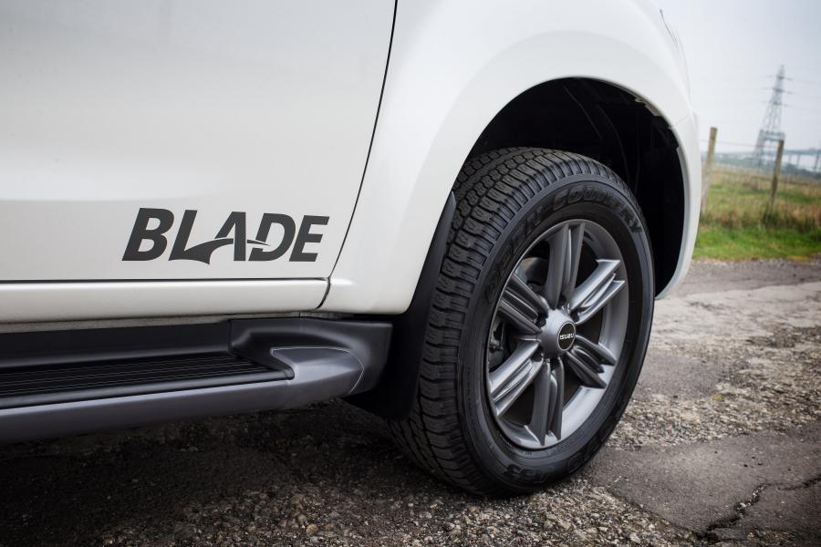 Детали экстерьера Isuzu D-Max Blade Double Cab 2017 года  (UK) (фото 11 из 52)